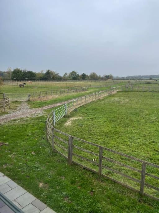 Hanaverian Suit With Amazing Views Of Stud Farm. Driffield Dış mekan fotoğraf